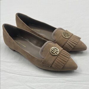 NEW! Tommy Hilfiger Leather Twterzo Loafers with Gold Logo Accent. 5.5M.